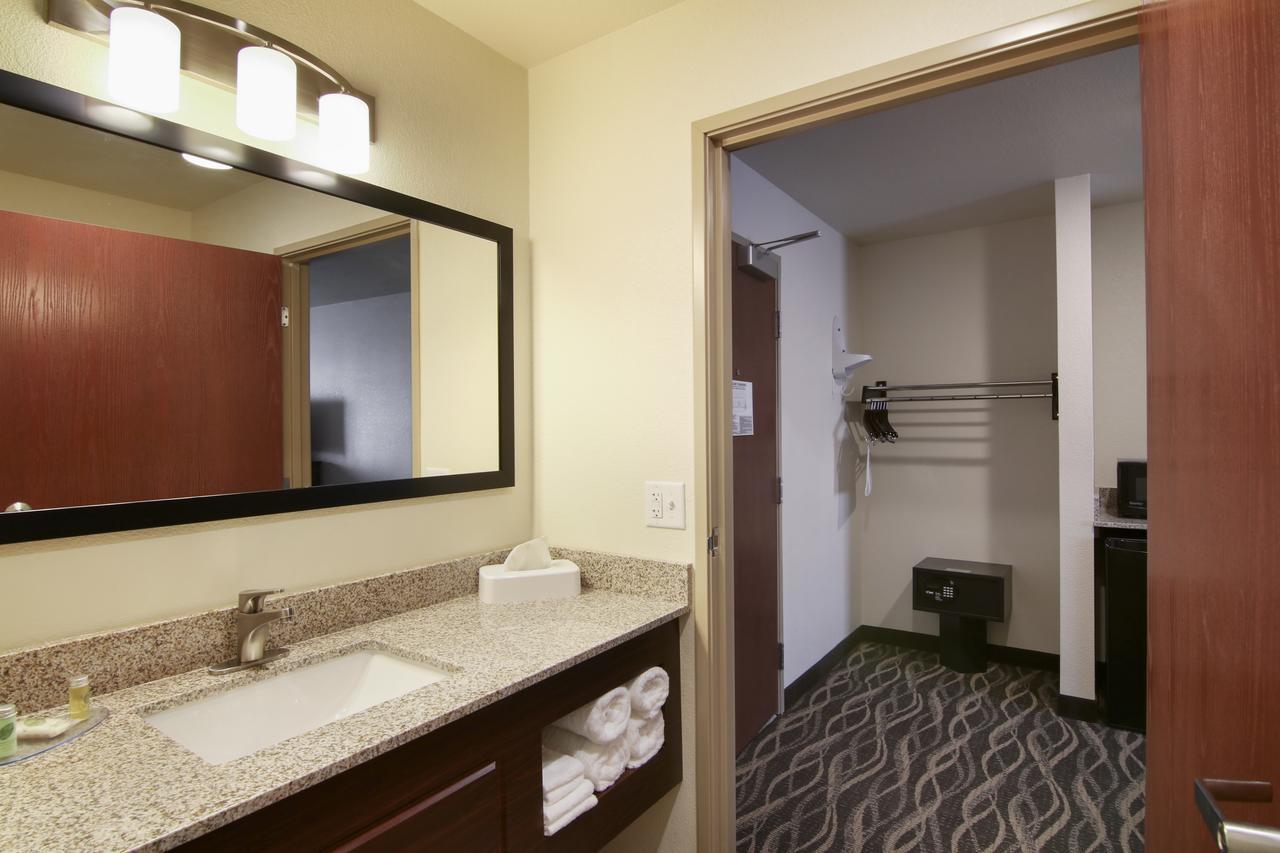 Cobblestone Inn & Suites - Menomonie/Uw-Stout Dış mekan fotoğraf