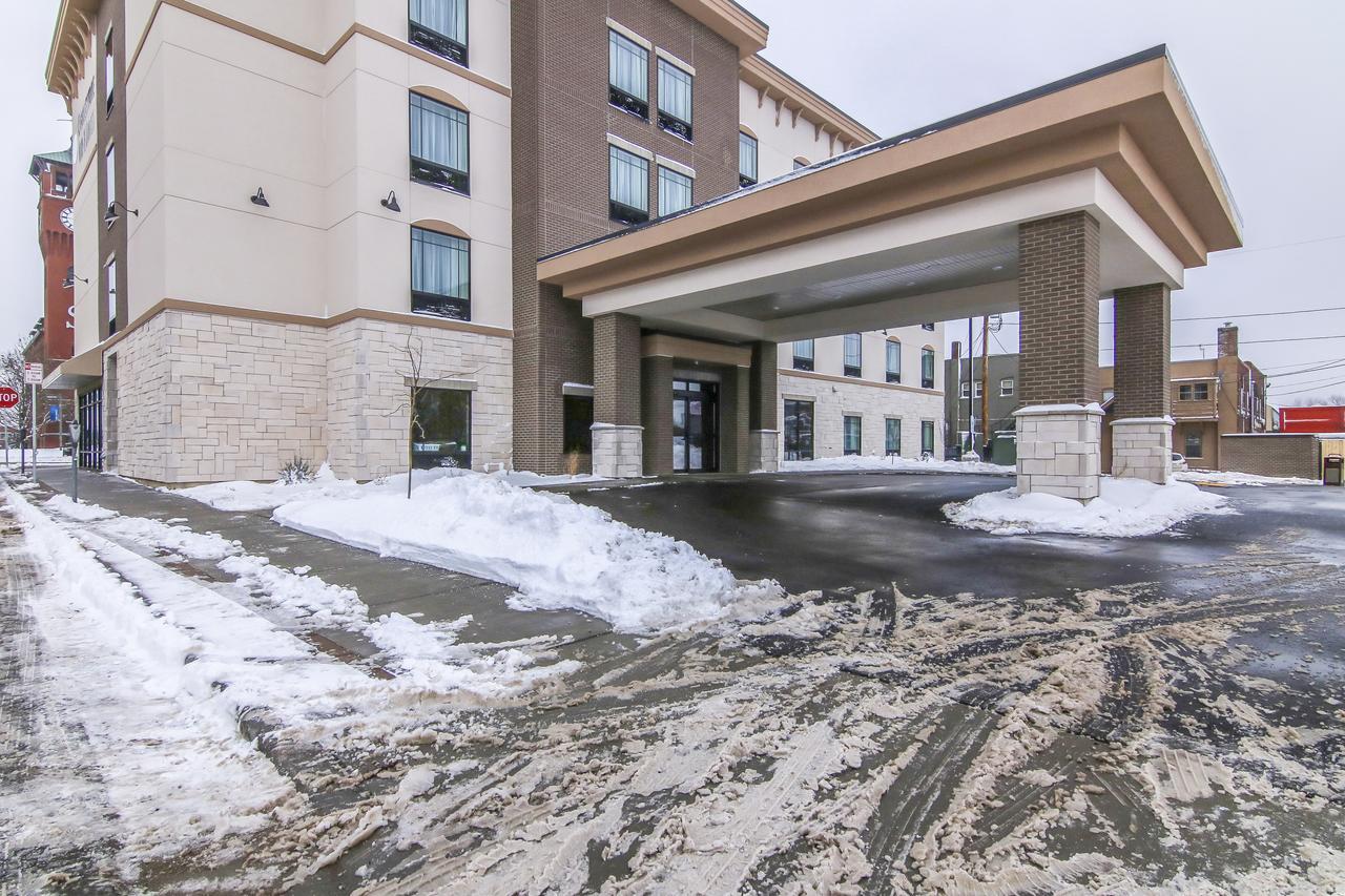 Cobblestone Inn & Suites - Menomonie/Uw-Stout Dış mekan fotoğraf